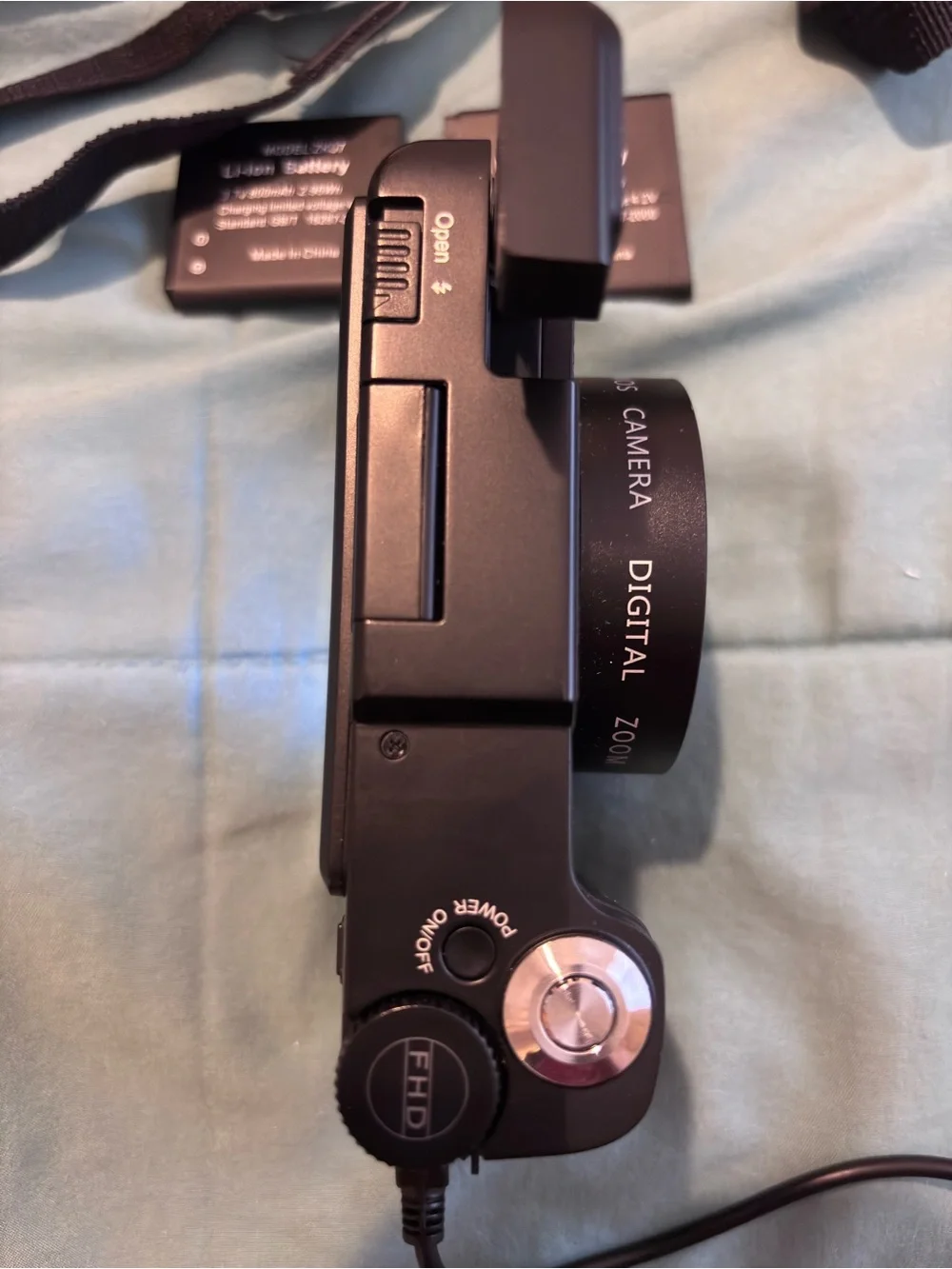 Digital Camera 2.7k Digital Zoom Lens 4x|2 Lithium Batteries|No SD Card|Works!